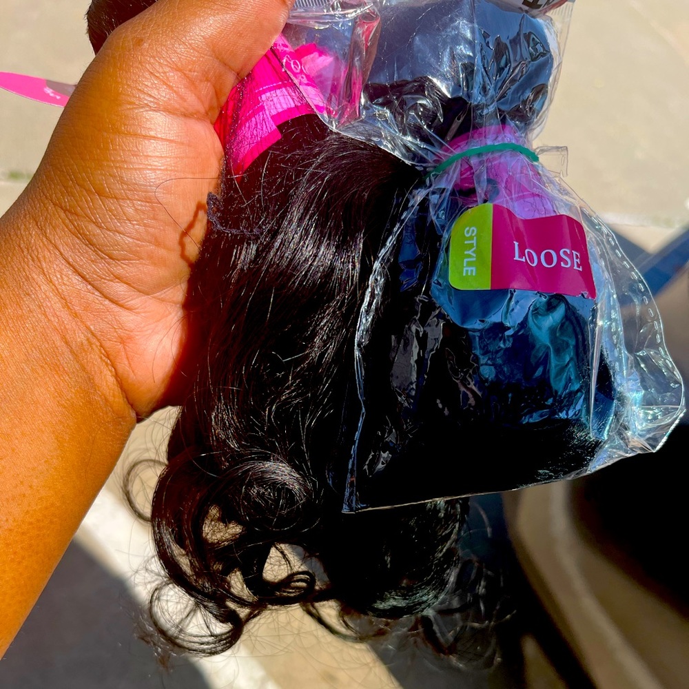 3 bundles. Color is black. 16,18,20 never used . Virgin remy hair